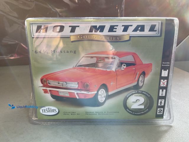 Lot 49-3503552 - Other HOT METAL GOLD SERIES TESTORS 1964 1/2 1/24 SCSLE DIECAST MODEL CAR KIT IN ORIGINAL BOX