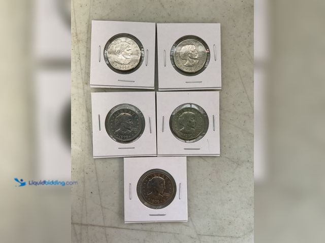 Lot 49-1505709 - LOT OF 5 SUSAN B ANTHONY ONE DOLLAR COINS INCLUDING 1979 AND 1999 #COINS0122