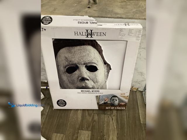 Lot 49-5436824 - Halloween II Michael Myers Fence Creeper (set of 3 pieces) Unused.