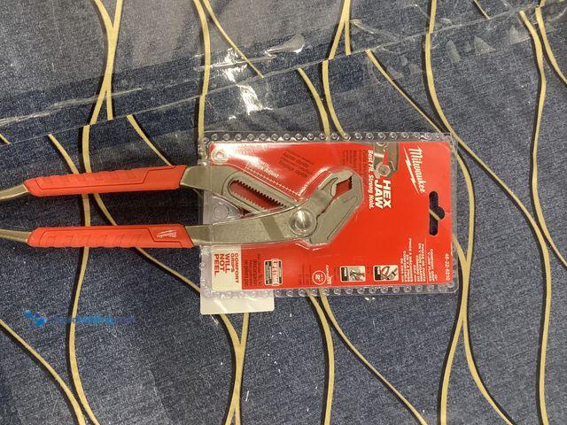 Lot 49-5486905 - Milwaukee
10 in. V-Jaw Pliers with Comfort Grip and Reaming Handles 
Internet # 205652187
Model #...