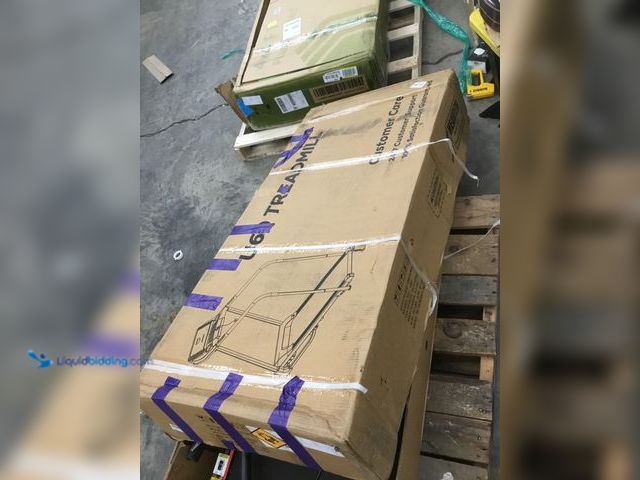 Lot 49-5478705 - U60 Treadmill Item is used with attachments, powers on