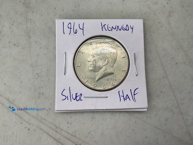 Lot 49-1505702 - 1964 KENNEDY HALF DOLLAR COIN 90% SILVER #COINS0122