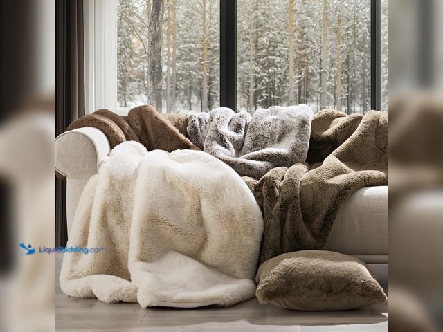 Lot 49-5406179 - Evergrace Luxe Chinchilla Faux Fur Throw Blanket, 50x60, Unused.