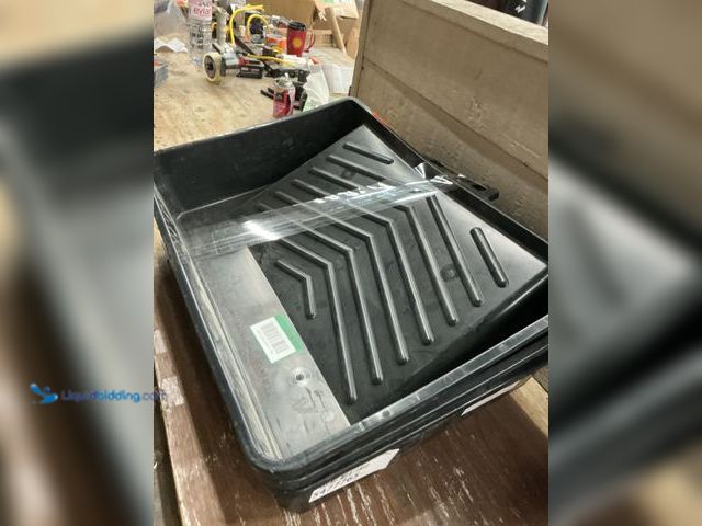 Lot 49-5477765 - 18 in. Plastic Deep-Well Tank Paint Roller Tray (3pack) Unused