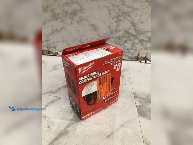 Lot 49-5475723 - Milwaukee BOLT Earmuffs with Noise Reduction Rating of 24 dB. Model # 48-73-3250. Unused