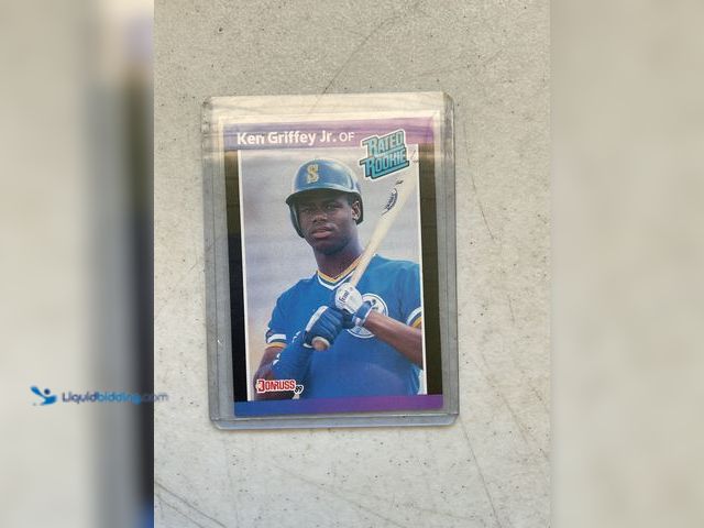 Lot 49-1971422 - Other 1989 DONRUSS KEN GRIFFEY JR ROOKIE BASEBALL CARD #33