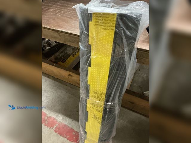 Lot 49-5464069 - VEVOR 3-Piece Rubber Cable Guard, Dual Channel, 12000 lbs per Axle Load Capacity, Durable Hose & Wir...