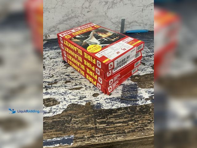 Lot 49-5546580 - qty 4 - Silverback 40" X 40" Fireproof Fiberglass Fire Blanket Model:726843019817 New