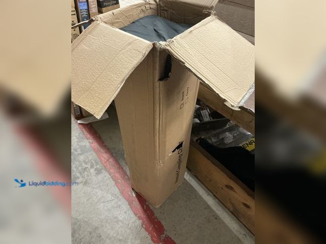 Lot 49-3531028 - Heated Camping Chair (black) (unable to test) Unused