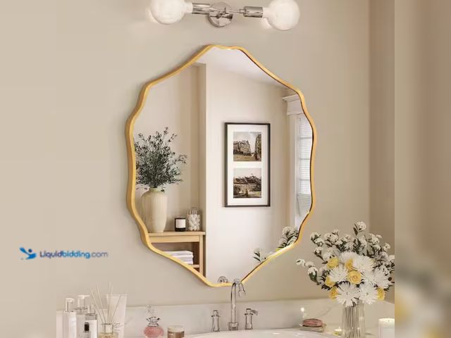 Lot 49-2000048 - Hochwertiges 32 in. W x 36 in. H Scalloped Gold Aluminum Alloy Framed Irregular Wall Mirror, Model #...