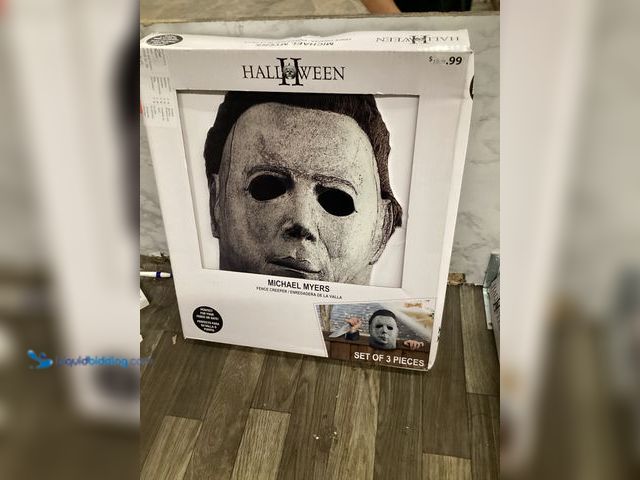 Lot 49-5436823 - Halloween II Michael Myers Fence Creeper (set of 3 pieces) Unused.