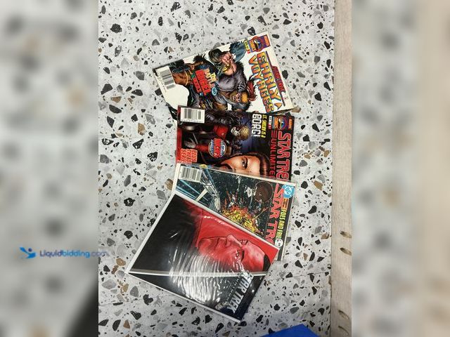 Lot 49-5489285 - Lot of 4 Random Star Trek Comics. LBC22 Unused.