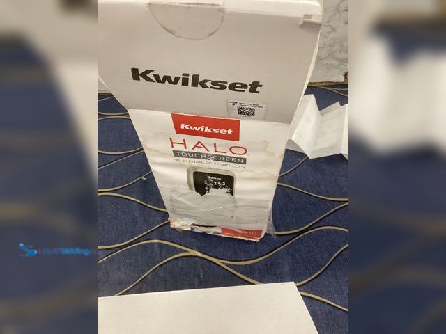 Lot 49-5486819 - Kwikset Halo Souchscreen Wi-Fi Enabled Smart Lock Item is used, damage to box