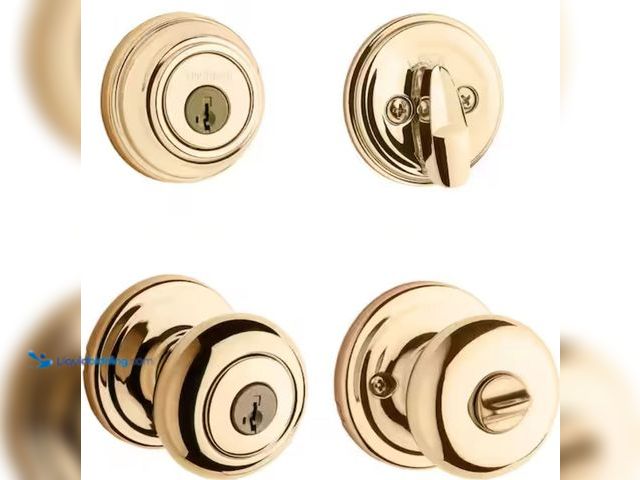 Lot 49-2005891 - Kwikset Juno Polished Brass Exterior Entry Door Knob and Single Cylinder Deadbolt Combo Pack Featuri...