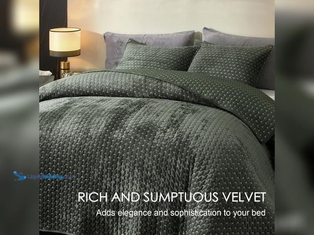 Lot 49-5488221 - Velvet Quilt King Size, Oversized Bedspread Quilted Bedding Set, Luxurious Soft Coverlet Set Lightwe...