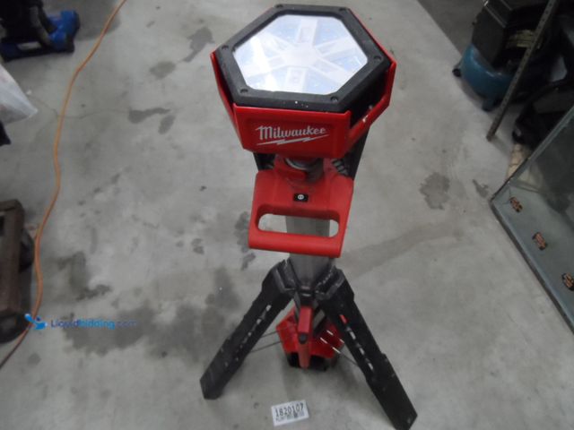 Lot 49-1820107 - 1 Milwaukee 2131-20 Battery Powered Electric Powered Rocket Dual Power Tower Light Milwaukee 18 Volt...