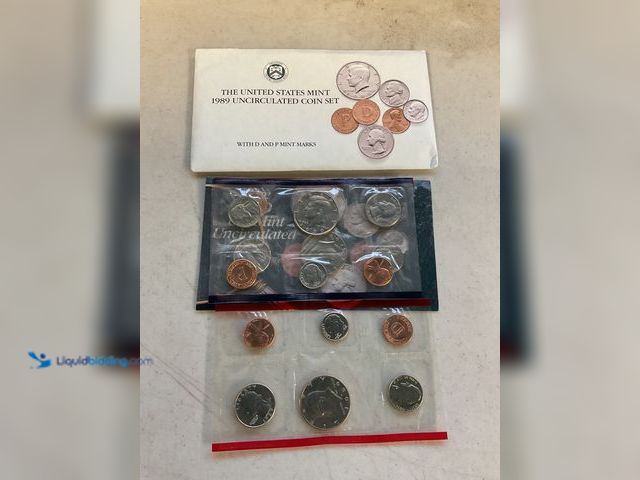 Lot 49-1804575 - 1989 UNCIRCULATED US MINT SET 10 COINS IN PLASTIC SLEEVES