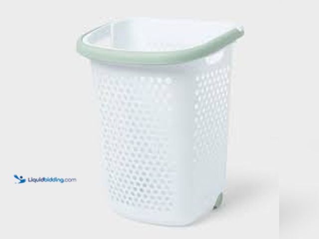 Lot 49-5546509 - qty 4 - Brightroom Rolling Hamper White with Daydream Green Handles Model:025947110087 new.