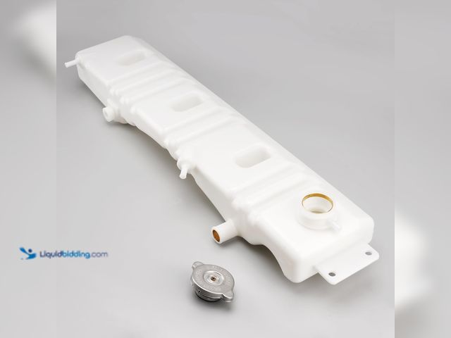 Lot 49-5437542 - Radiator Overflow Reservoir Bottle Coolant Surge Expansion Tank with Cap for Ford Truck F600 F700 F8...