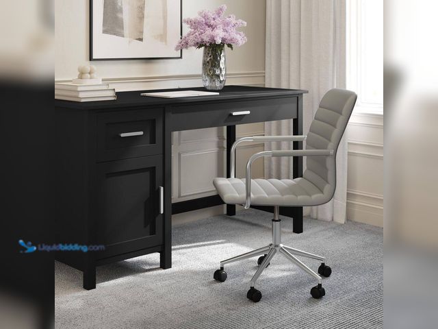 Lot 49-5464164 - MARTHA STEWART
Taytum Faux Leather Upholstered Swivel Office Chair in Gray Faux Leather/Polished Ni...