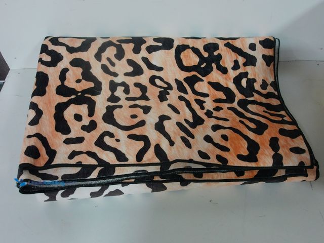 Lot 49-3472585 - 8ft x 10ft Low Pile Indoor Leopard Print Ultra Soft Area Rug, Unused  Ref#CRS1126