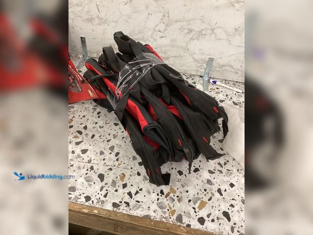 Lot 49-5460757 - Husky
12 in 4 Pocket Zippered Tool Bag. Item is Unused