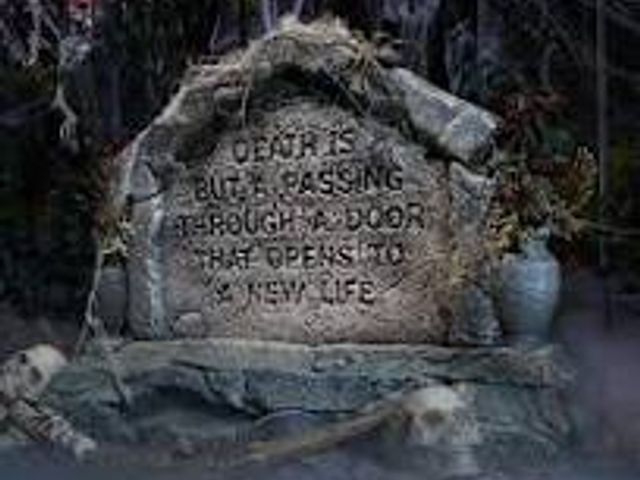 Lot 49-1548617 - Home Accents Holiday 32 in. Grave & Bones Tombstone, Model# 1013326454, Unused, Small break in plast...