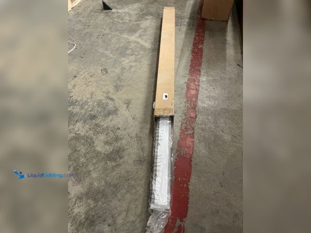 Lot 49-5463211 - 5ft Light Bar (unable to test) (scuffs and scratches) Used