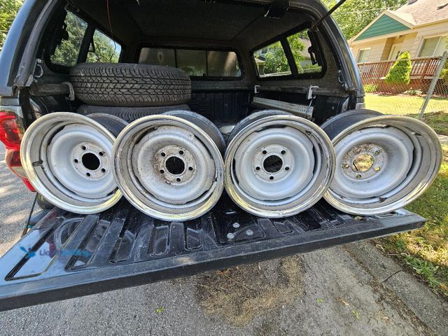 Lot 49-1996984 - 12 Car rims used This auction is for 3 sets of RIMS.
