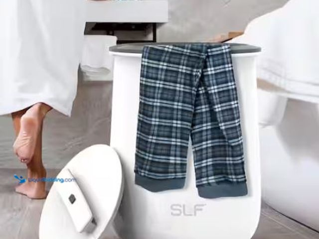 Lot 49-1569333 - 20L WHITE AC POWERED BUCKET TOWEL WARMER TW100, Model # 9073HD, Unused, Powers on.  Ref#SR0114