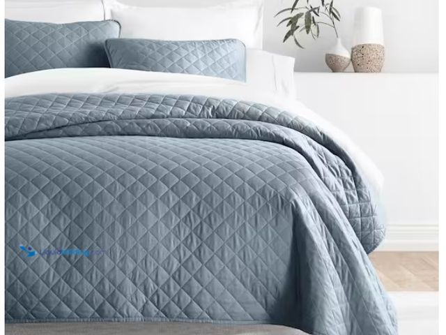 Lot 49-1622687 - Becky Cameron All Season 3-Pcs Diamond Stitch Microfiber Quilt Set with Shams, Model # IH-QLT-DIA-Q-...