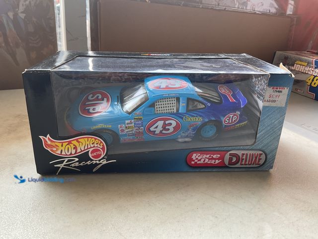 Lot 49-5467738 - Other HOT WHEELS RACING DELUXE RACE DAY #43 JOHN ANDRETTI STP 1/24 SCALE DIECAST CAR IN BOX