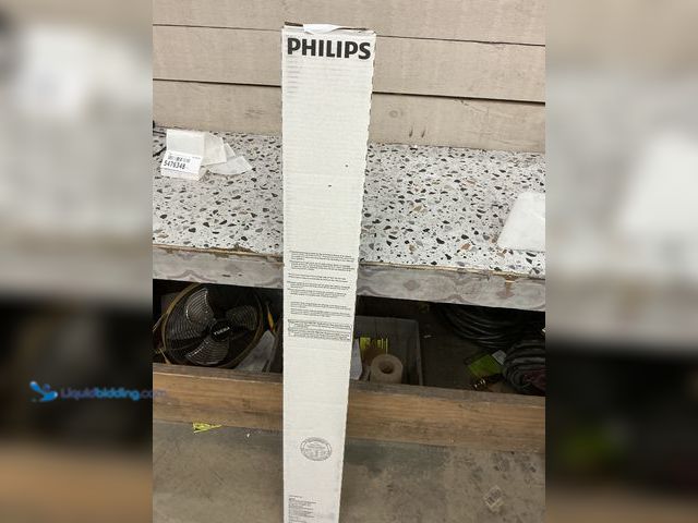 Lot 49-5476348 - Philips
32-Watt 48 in. Alto Linear T8 Type A Fluorescent Tube Light Bulb Daylight (6500K) (10-Pack)...