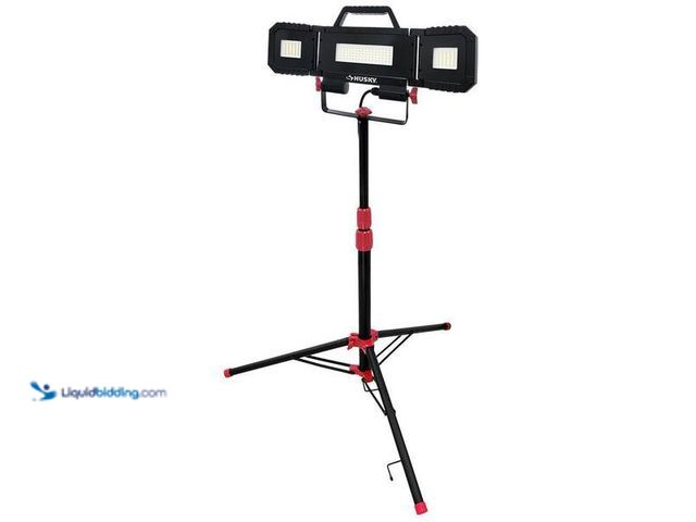 Lot 49-5452023 - Husky
7000-Lumen Multi-Directional LED Tripod Work Light. Item is used and powers on.