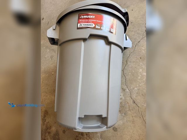 Lot 49-1807098 - Husky 32 gallon trash can with lid
Will work with trash can dolly ( not included)
Brand New / Never ...