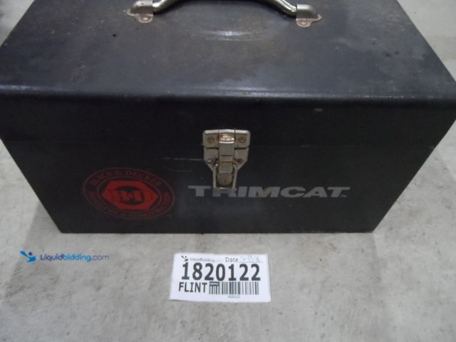 Lot 49-1820122 - 1 Black And Decker 2832 Battery Powered Trim Saw Black And Decker 5 3/8" 12 Volt Trim Saw "Trim Cat"...