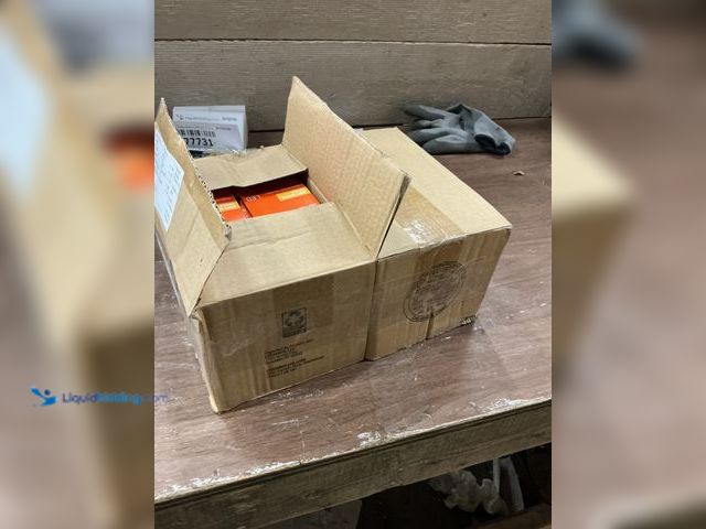 Lot 49-5477701 - LEDVANCE Sylvania 11W LED A19 Bulb, E26, 1100 lm, 120V, 2700K, Clear (12pack) New