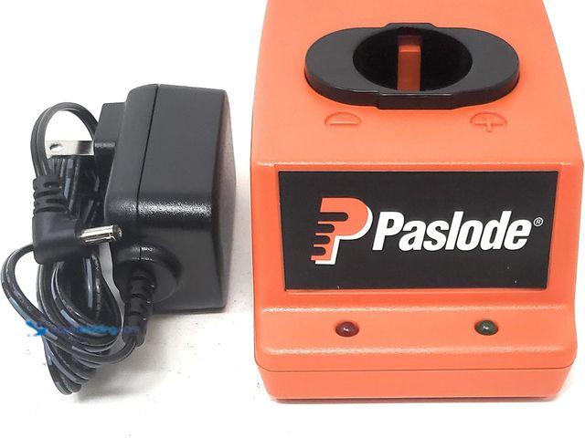 Lot 49-3512475 - Paslode, 900200, Battery Charger, 6V, NiCd, 120VAC (Unused)