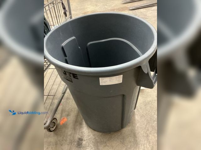 Lot 49-5485230 - RUBBERMAID COMMERCIAL PRODUCTS Trash Can: Round, 44 gal Capacity, 24 in Overall Dia, 24 in, Gray. Mo...