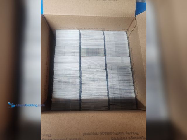 Lot 49-1988938 - BOX OF AROUND 2,000 COLLECTIBLE SPORTS CARDS.