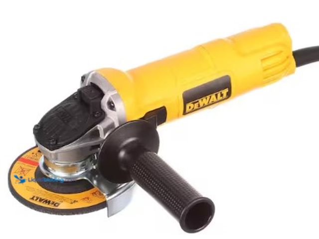 Lot 49-3615691 - DEWALT 7-Amp 4.5" Small Corded Angle Grinder with 1-Touch Guard, Model # DWE4011, Slightly used, Has...