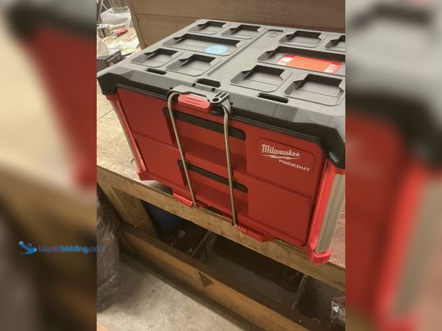 Lot 49-5484533 - Milwaukee
PACKOUT 22 in. 2-Drawer Tool Box with Metal Reinforced Corners Unused