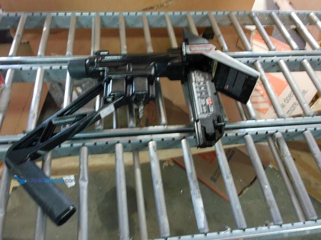 Lot 49-3472076 - Husky Pneumatic 3-in-1 15.5-Gauge and 16-Gauge 2 in. Flooring Nailer and Stapler with Quick Jam Rele...