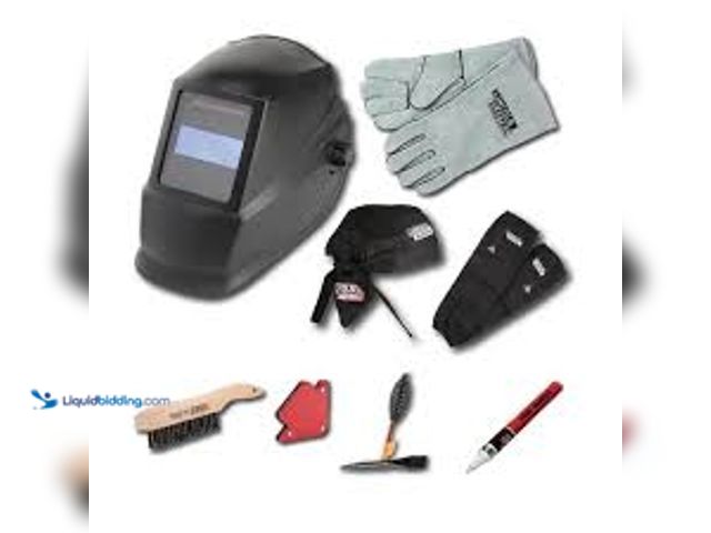 Lot 49-5476755 - Lincoln Electric Auto-Darkening Welding Helmet Starter Kit with No. 11 Lens, Wire Brush, Magnet, Chi...