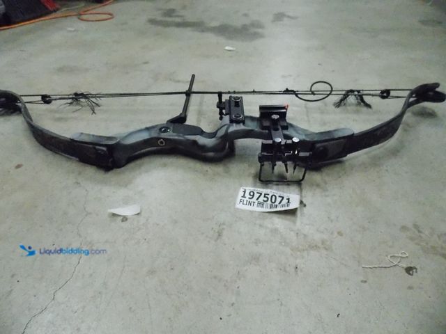 Lot 49-1975071 - 1 Sonic NV Compound Bow Sonic Compound Bow Used In Fair Condition Does Have Some Ware And Tear, Test...