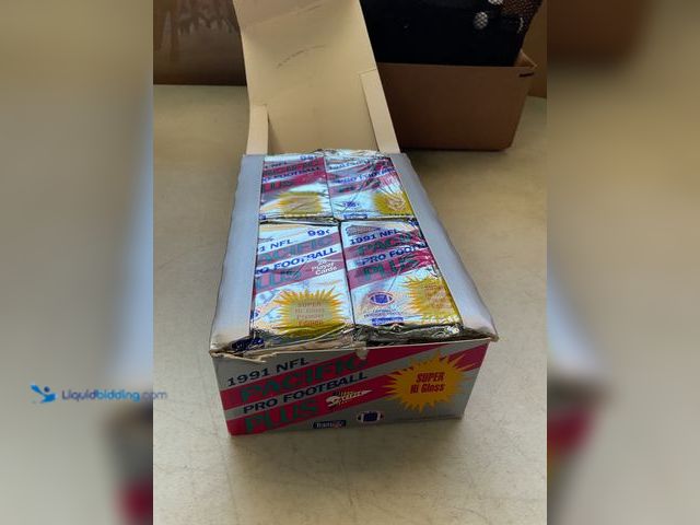 Lot 49-1971428 - Other 1991 NFL PACIFIC PRO FOOTBALL PLUS PREMIER EDITION WAX PACK BOX OF 36 PACKS ALL SEALED