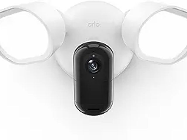 Lot 49-5411876 - Arlo Wired Floodlight Camera | Home Security Camera with 2K Video and HDR | 2000 Lumens | Integrated...
