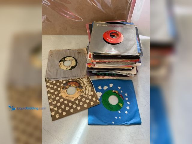Lot 49-1810395 - RECORDS SUPER COLLECTIBLE! LOT OF 60+ VINYL 45RPM RECORDS