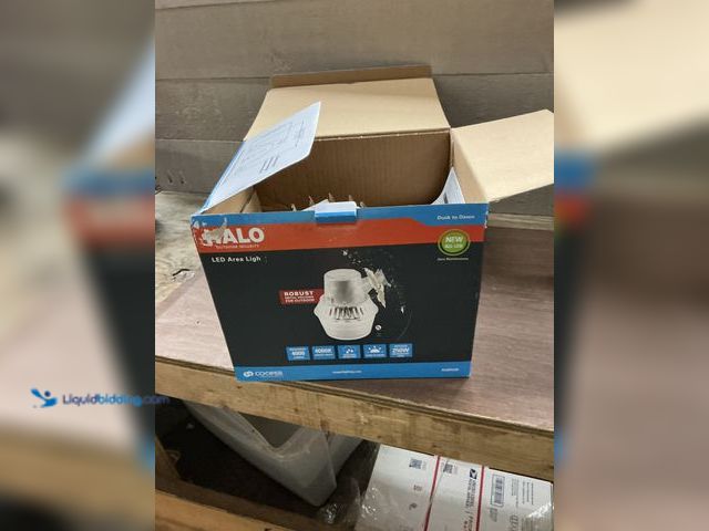 Lot 49-5413210 - HALO
AL 65-Watt Equivalent Integrated LED Metallic Dusk to Dawn Area Light, 4000K Unused No Light C...