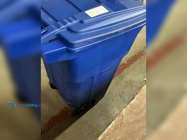 Lot 49-3539502 - Toter 64 Gal Trash Can W/ Wheels (scuffs and scratches) Unused